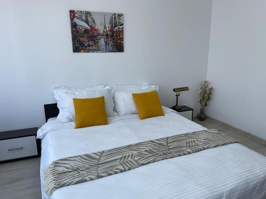 Mav Bucharest Apartment ภายนอก รูปภาพ