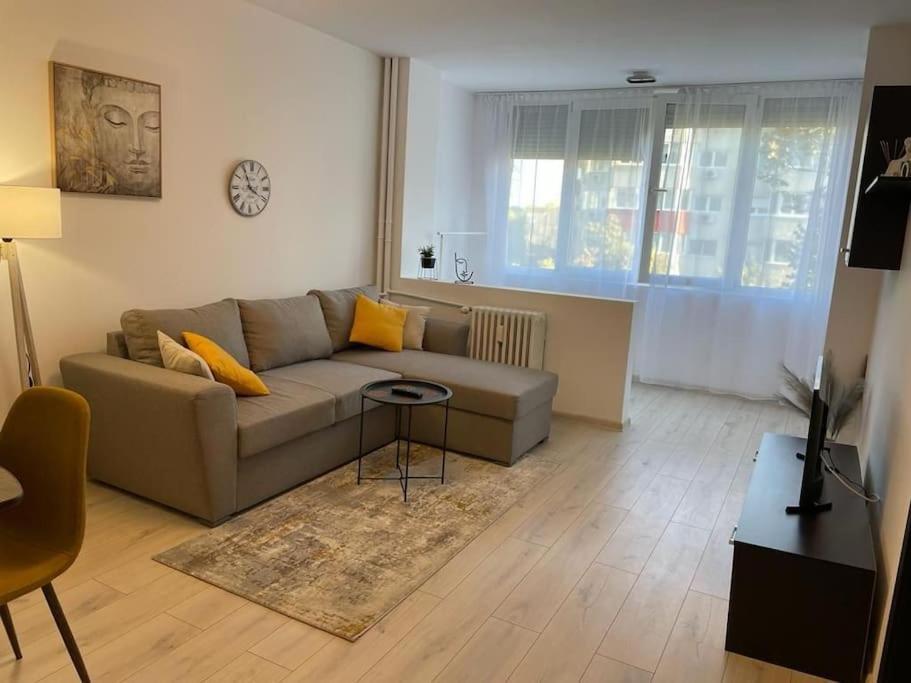 Mav Bucharest Apartment ภายนอก รูปภาพ